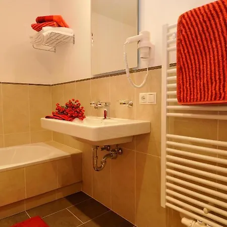 Regina Apartment *
